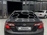 Toyota Camry 2014 года за 8 700 000 тг. в Шымкент – фото 2