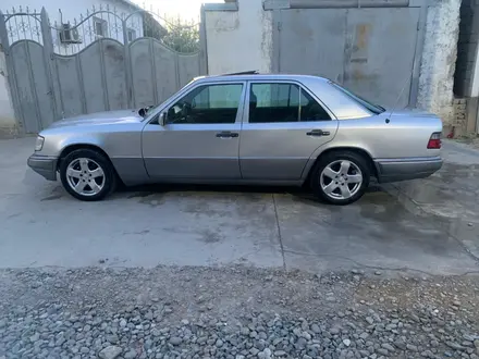 Mercedes-Benz E 220 1995 года за 3 300 000 тг. в Туркестан – фото 4