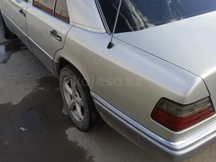 Mercedes-Benz E 200 1993 года за 2 400 000 тг. в Балхаш – фото 5