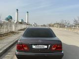 Mercedes-Benz E 300 1995 года за 2 000 000 тг. в Жетысай – фото 2