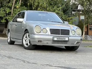 Mercedes-Benz E 320