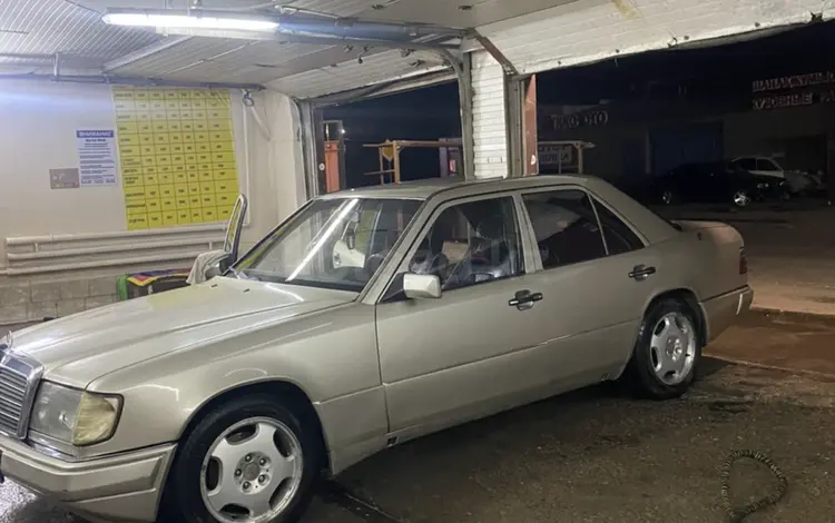 Mercedes-Benz E 230 1992 года за 1 700 000 тг. в Алматы