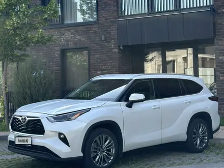 Toyota Highlander 2023 года за 28 000 000 тг. в Алматы – фото 3