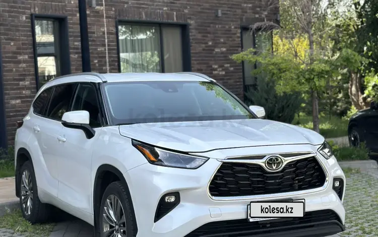 Toyota Highlander 2023 года за 28 000 000 тг. в Алматы