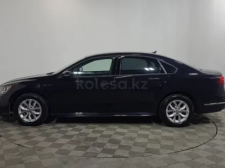 Volkswagen Passat 2017 года за 7 550 000 тг. в Алматы – фото 8