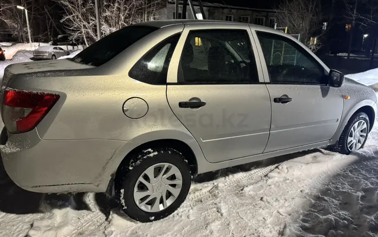 ВАЗ (Lada) Granta 2190 2013 годаүшін3 000 000 тг. в Усть-Каменогорск