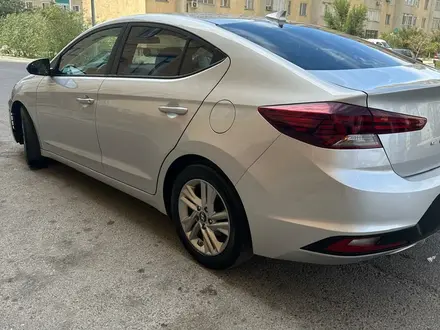 Hyundai Elantra 2018 года за 6 000 000 тг. в Актау – фото 4