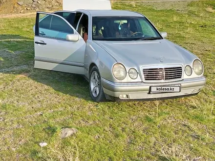 Mercedes-Benz E 230 1996 года за 3 500 000 тг. в Тараз – фото 3