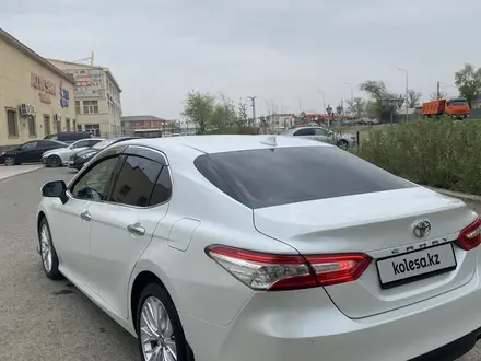 Toyota Camry 2019 года за 16 000 000 тг. в Атырау – фото 9