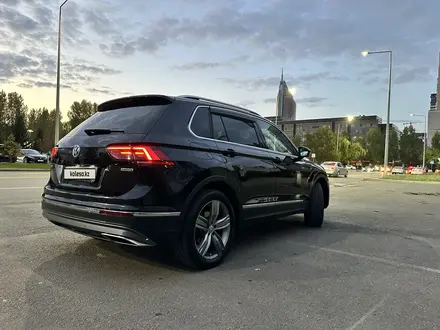 Volkswagen Tiguan 2018 года за 13 000 000 тг. в Астана – фото 2