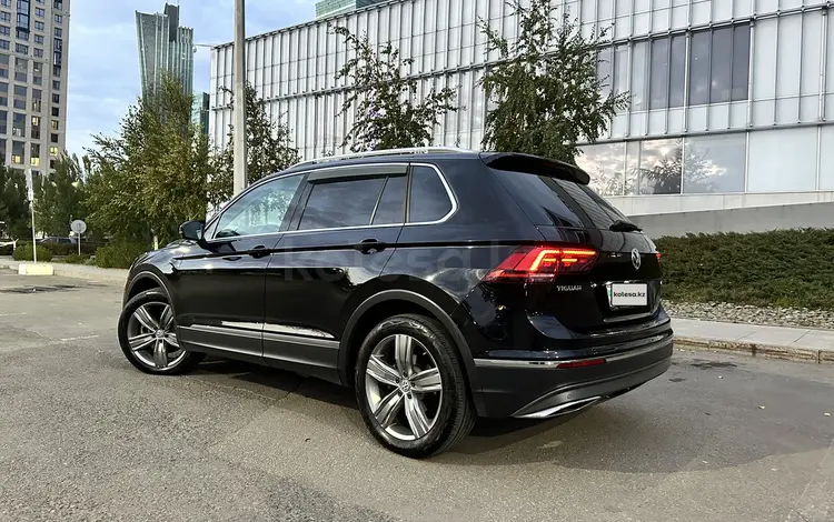 Volkswagen Tiguan 2018 года за 13 000 000 тг. в Астана