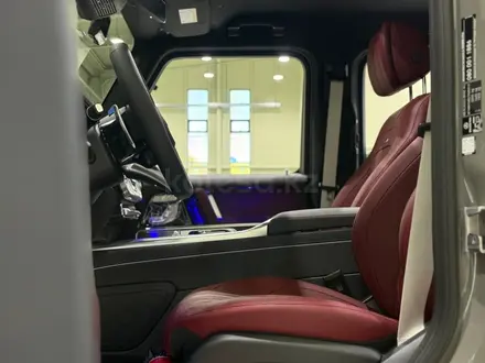 Mercedes-Benz G 63 AMG 4MATIC 2026 года за 112 000 000 тг. в Алматы – фото 19