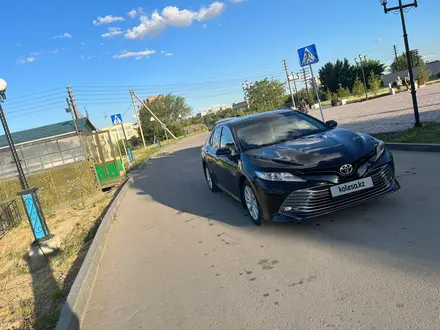 Toyota Camry 2019 года за 15 400 000 тг. в Семей – фото 11