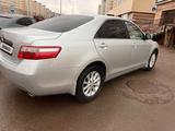 Toyota Camry 2010 года за 7 200 000 тг. в Астана – фото 2