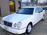 Mercedes-Benz E 320 1998 года за 3 300 000 тг. в Актобе