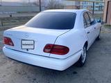 Mercedes-Benz E 320 1998 года за 3 300 000 тг. в Актобе – фото 5