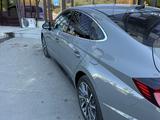 Hyundai Sonata 2022 годаүшін13 200 000 тг. в Астана – фото 3