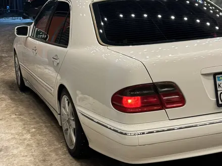 Mercedes-Benz E 320 2000 года за 5 800 000 тг. в Караганда – фото 5