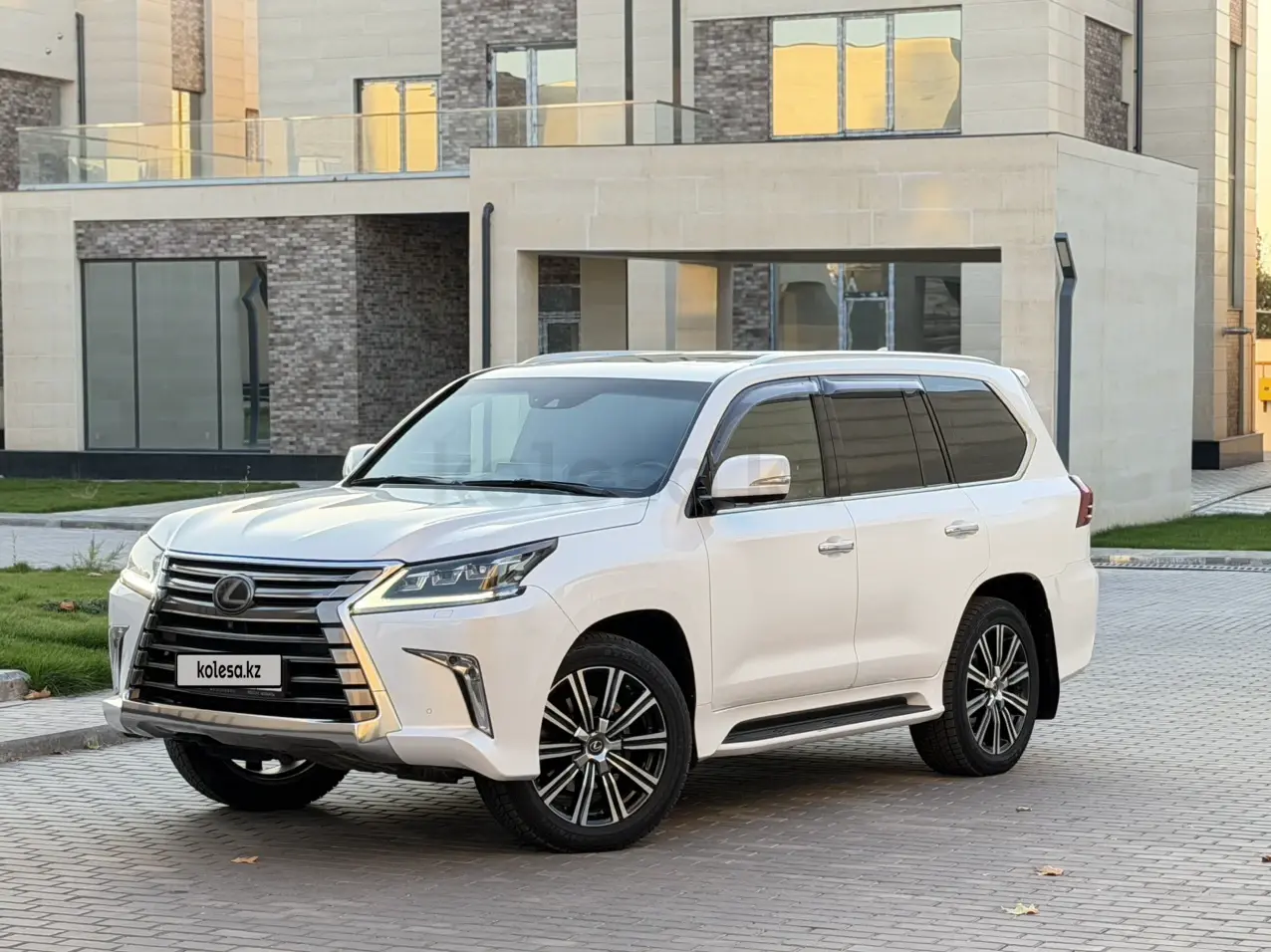 Лексус LX, 2019