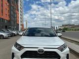 Toyota RAV4 2020 годаүшін13 900 000 тг. в Астана – фото 2