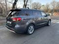 Kia Carnival 2016 года за 10 200 000 тг. в Алматы – фото 4
