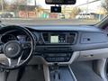 Kia Carnival 2016 года за 10 200 000 тг. в Алматы – фото 8