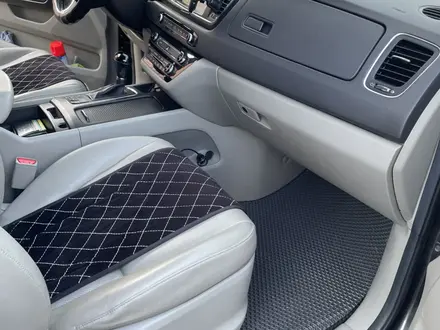 Kia Carnival 2016 года за 10 200 000 тг. в Алматы – фото 11