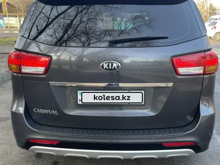 Kia Carnival 2016 года за 10 200 000 тг. в Алматы – фото 13