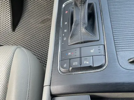 Kia Carnival 2016 года за 10 200 000 тг. в Алматы – фото 16