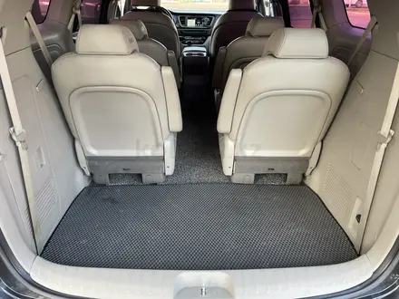 Kia Carnival 2016 года за 10 200 000 тг. в Алматы – фото 18