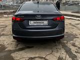 Hyundai Solaris 2021 года за 5 200 000 тг. в Уральск – фото 4