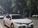 Toyota Camry 2018 года за 13 999 999 тг. в Астана