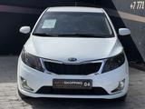 Kia Rio 2015 годаfor5 890 000 тг. в Актобе – фото 2