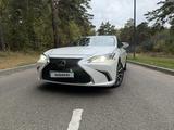 Lexus ES 250 2018 года за 16 390 000 тг. в Астана