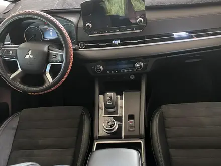 Mitsubishi Outlander 2021 года за 14 200 000 тг. в Алматы – фото 10