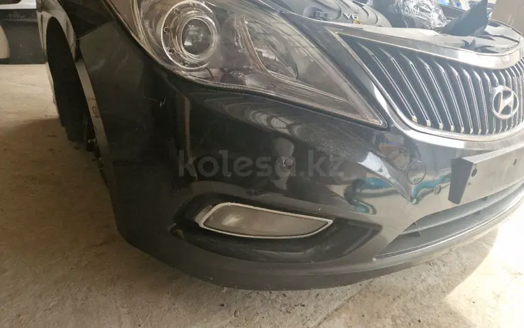 Фара Hyundai Grandeur HG 2013-14 года. за 1 000 тг. в Алматы