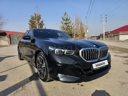 BMW 520 2024 года за 36 000 000 тг. в Алматы – фото 3