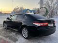 Toyota Camry 2019 года за 13 000 000 тг. в Актобе – фото 6