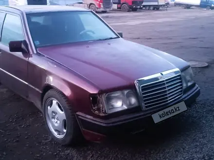 Mercedes-Benz E 260 1992 года за 1 180 000 тг. в Павлодар – фото 3