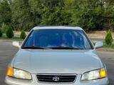 Toyota Camry 2000 года за 3 100 000 тг. в Жаркент – фото 2