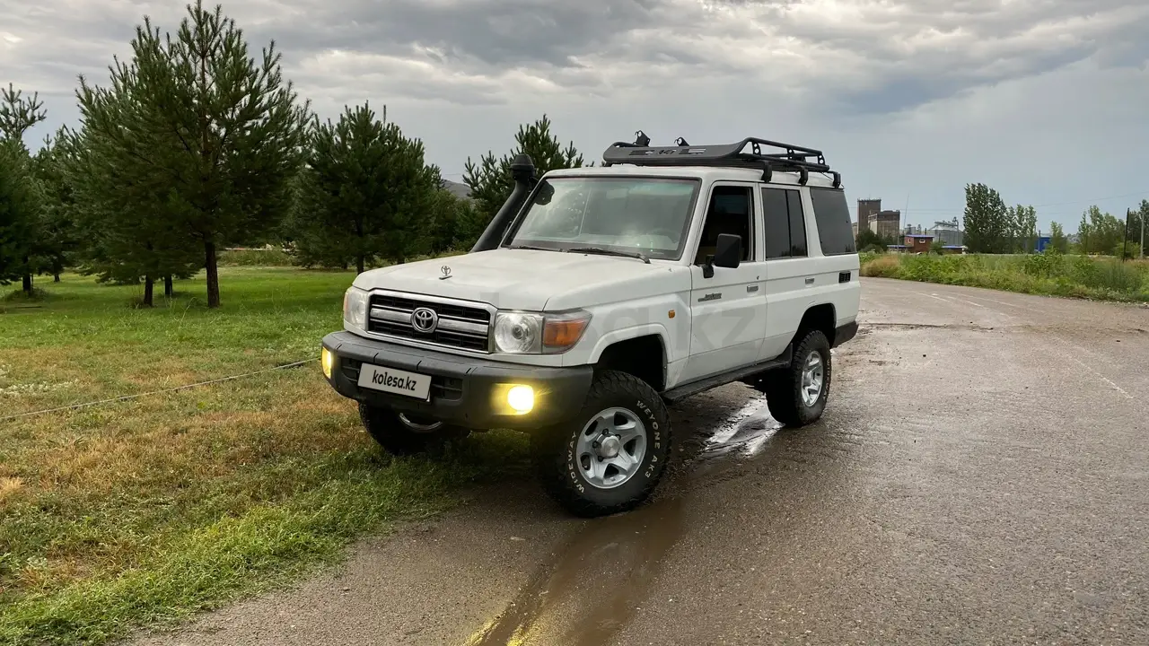 Toyota Land Cruiser, 2012
