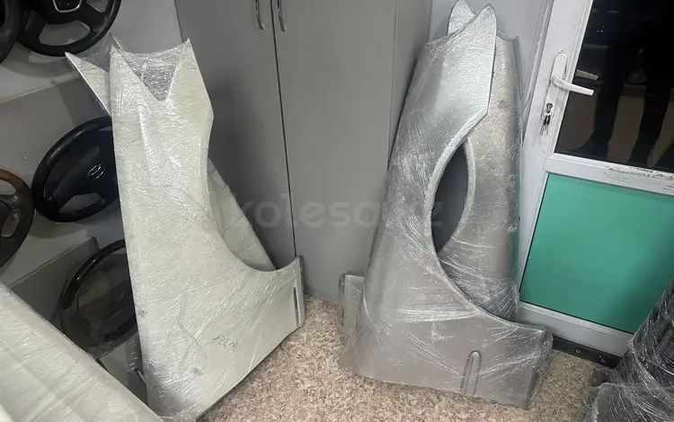 Крыло на Mercedes за 9 900 тг. в Актау