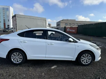 Hyundai Accent 2018 года за 6 925 888 тг. в Астана – фото 2