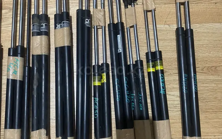 Торсионы на багажник тойота за 10 000 тг. в Астана