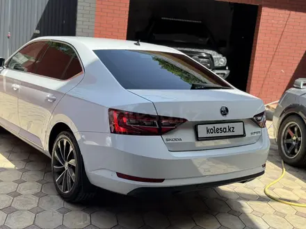 Skoda Superb 2019 года за 13 500 000 тг. в Алматы – фото 13