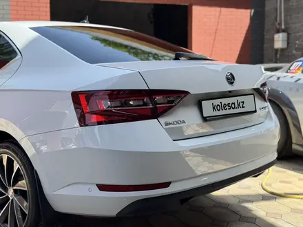 Skoda Superb 2019 года за 13 500 000 тг. в Алматы – фото 14