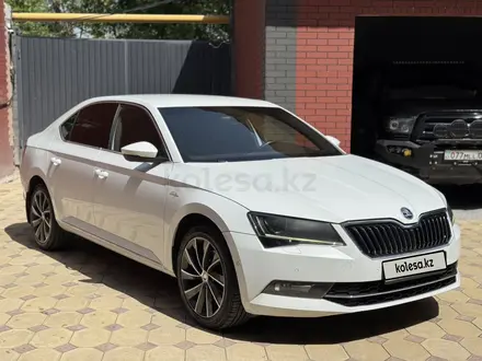Skoda Superb 2019 года за 13 500 000 тг. в Алматы – фото 2