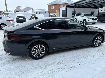 Lexus ES 300h 2022 года за 18 500 000 тг. в Актобе – фото 10