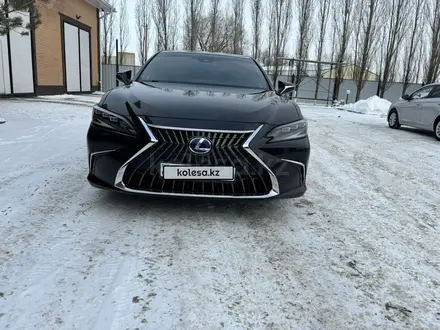 Lexus ES 300h 2022 года за 18 500 000 тг. в Актобе – фото 12