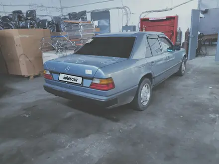 Mercedes-Benz E 200 1989 года за 2 200 000 тг. в Караганда – фото 5